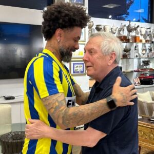 benfica maci icin turkiye geldi solugu aziz yildirimin yaninda aldi QUtGrGOF