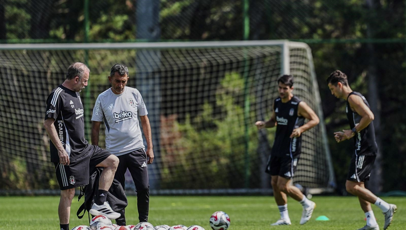 besiktasbasaksehir macinin hazirliklarina devam etti WFwNV7n9