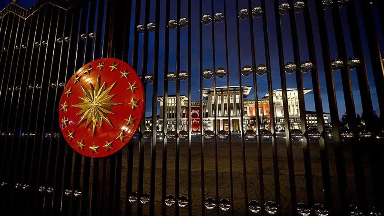 chpli isim ortaya koydu cumhurbaskanligi gunde 2 bin 25 yilda 739 bin 467 asgari ucret harcamis i3PQfWGj