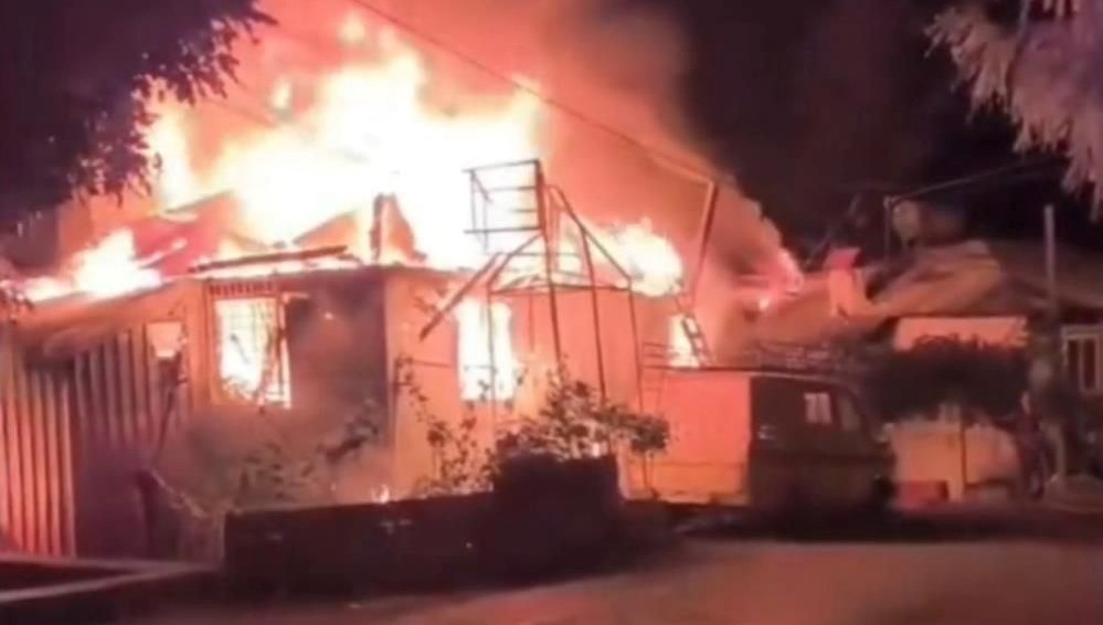 mersinde yangin faciasi nine ve torunu yasamini yitirdi XeASrjHZ