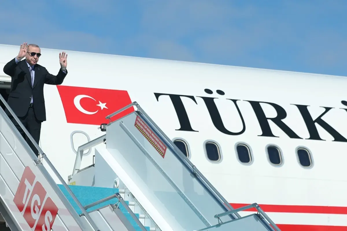 erdogan misirda ucak once pisti pas gecti sonra havalimanina inis yapti IFqMW8ga.jpg