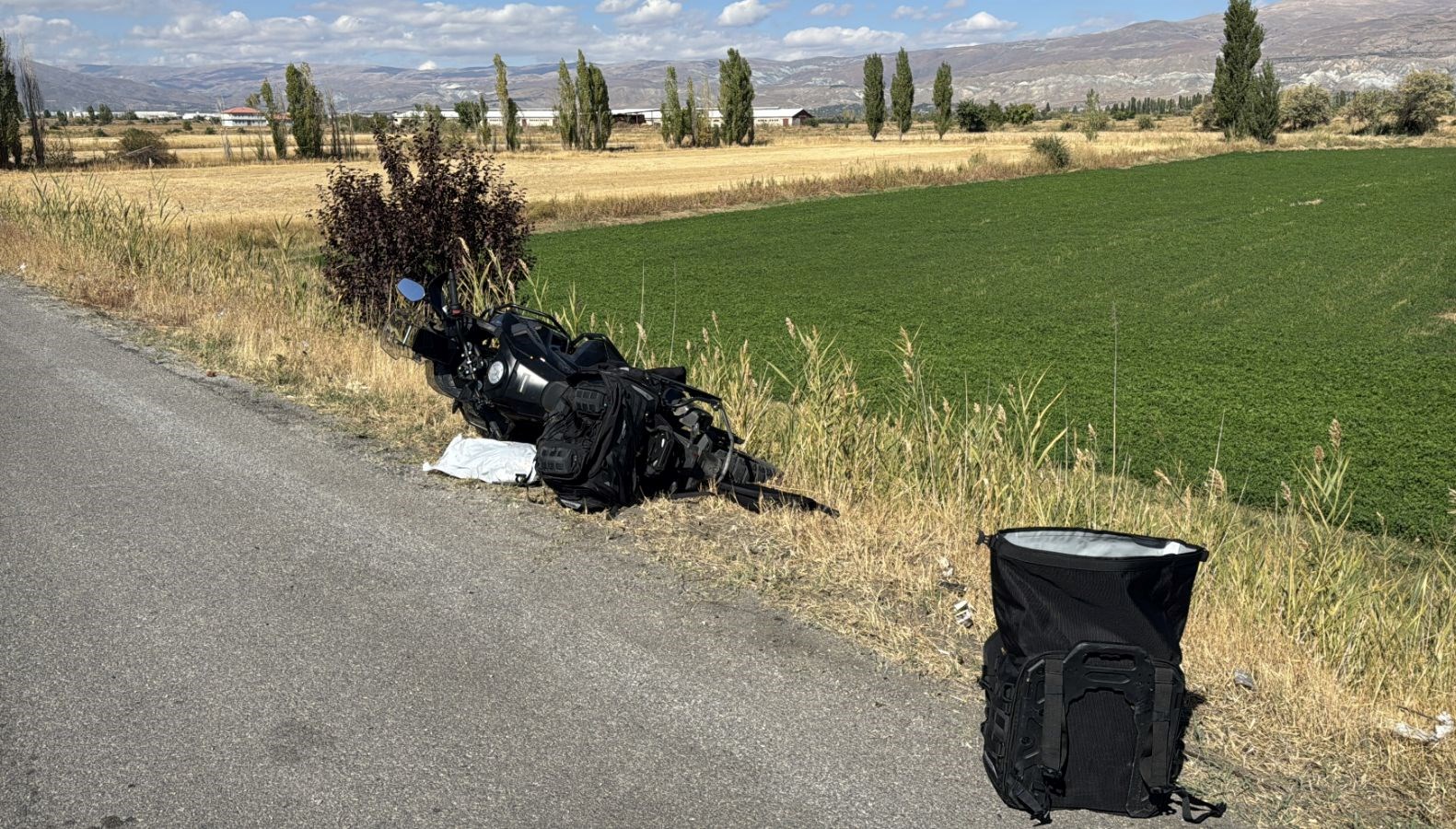 erzincanda bariyere carpan motosikletteki surucu oldu VxLIJKRZ