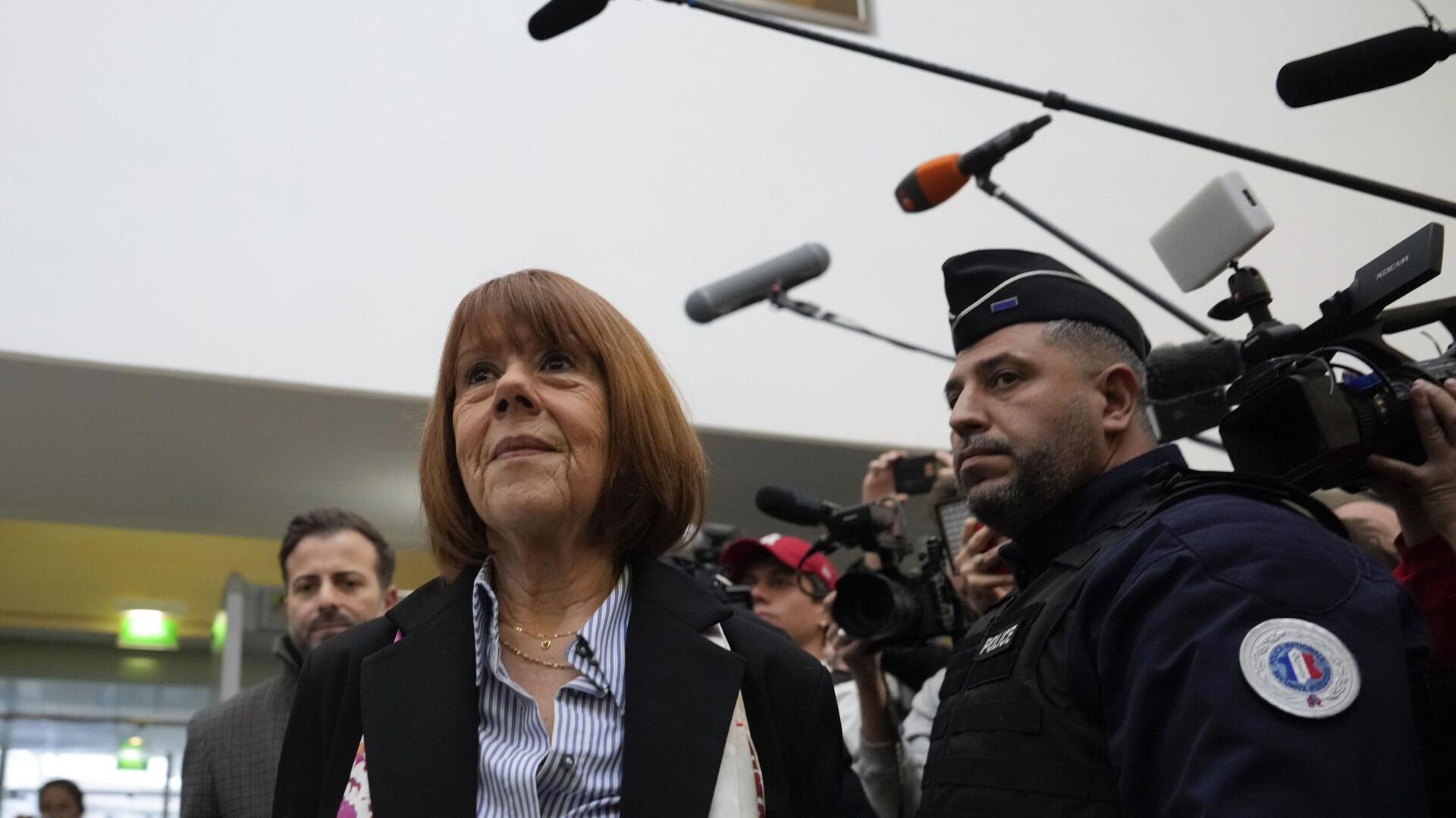 fransada gisele pelicot davasi yeniden goruluyor sanik tecavuz suclamasini reddetti rGvfKW4h