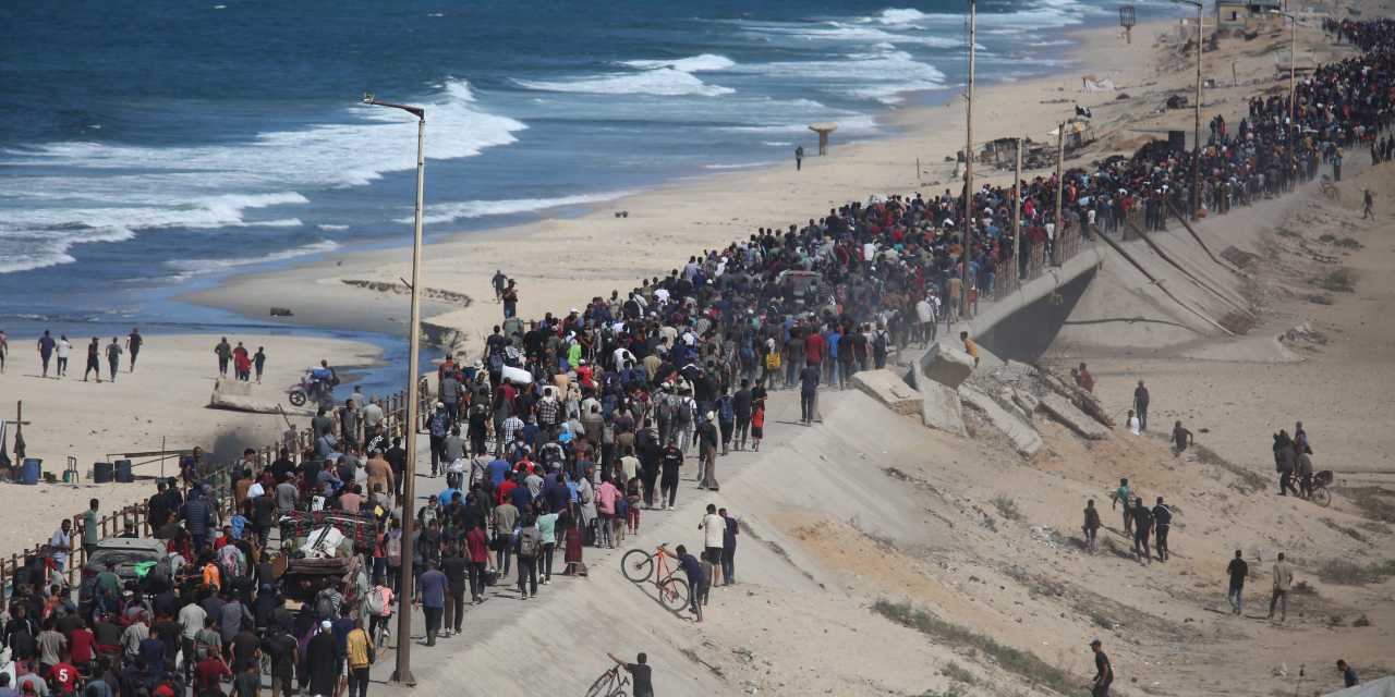 gazzeliler evlerinin enkazi uzerine cadir kuruyor sBaxVb19