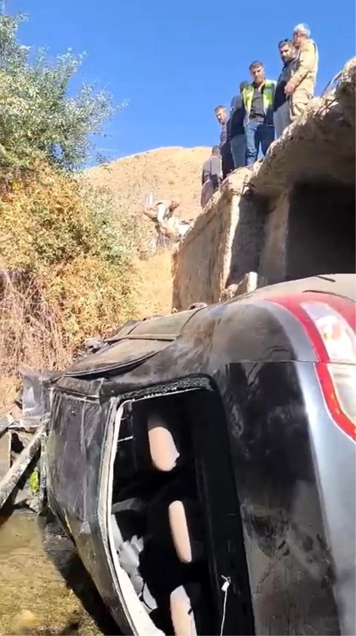 yuksekovada trafik kazasi 4 yarali E3nxhep9.jpg