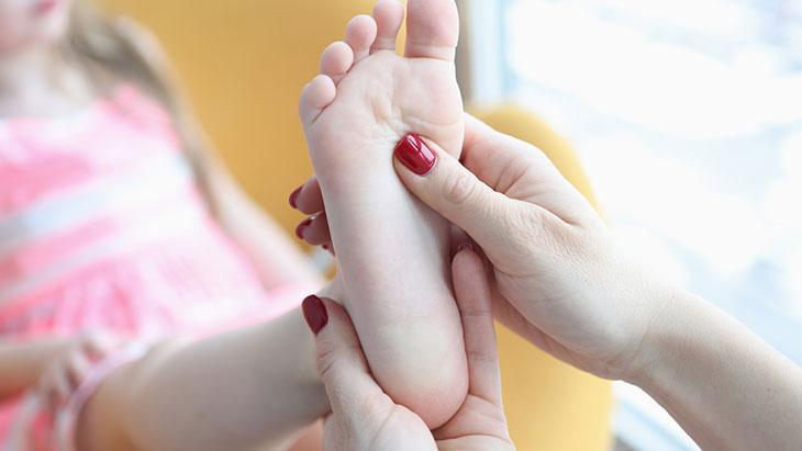 her 10 cocuktan 7sinde goruluyor bu belirtiler varsa sebebi duztabanlik olabilir U8OdgTRl.jpg