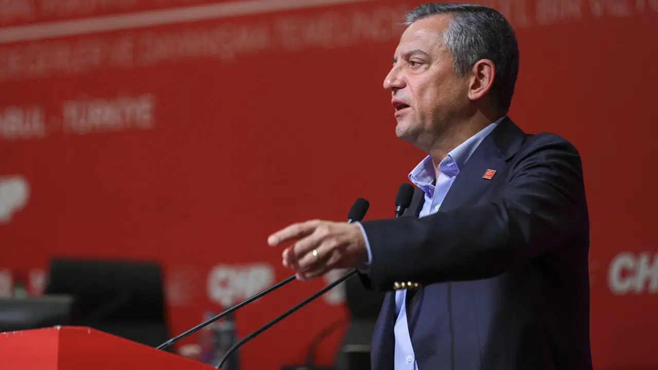 Özgür Özel, Barselona’da Küresel İlerici Seferberlik Toplantısında: “Hayalimiz Gerçek Oluyor!”