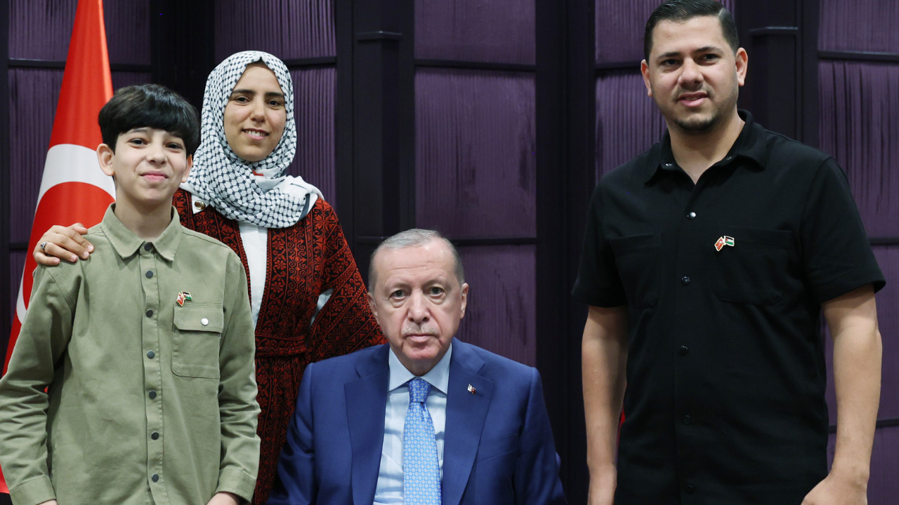 Dolmabahçe’de Gazze’nin Çocuk Temsili: Erdoğan, Ebu Cezer Ailesini Ağırladı